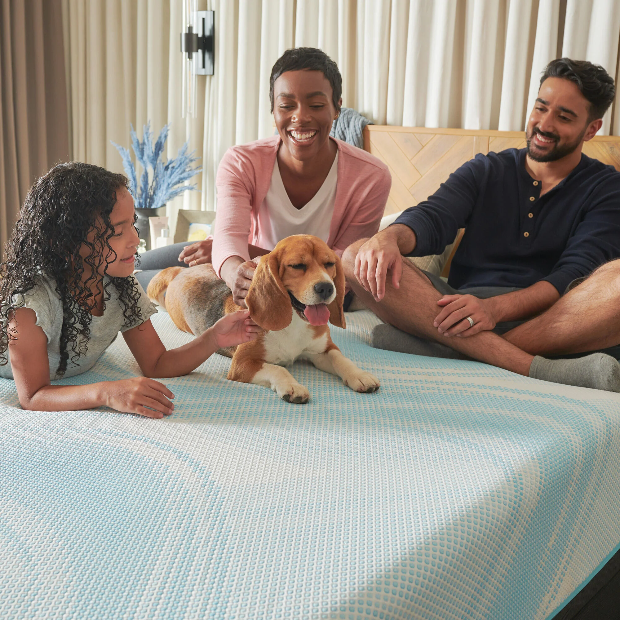 Tempur-Pedic TEMPUR-Luxe Breeze 2 Medium Hybrid Mattress - Image 21