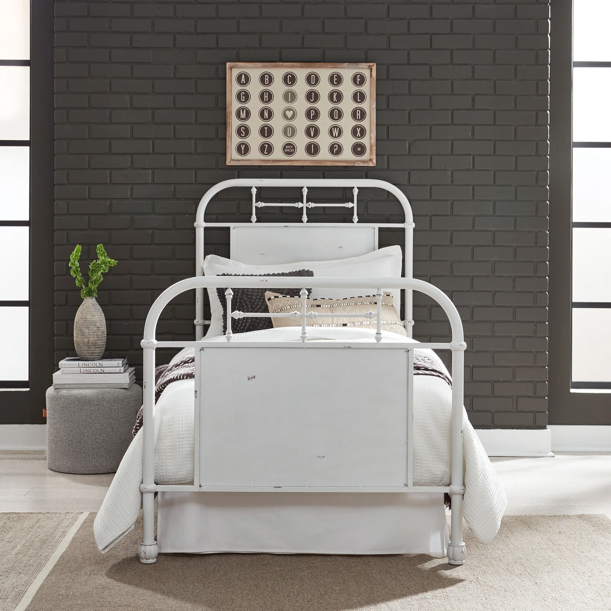 Vintage Bed - Image 21